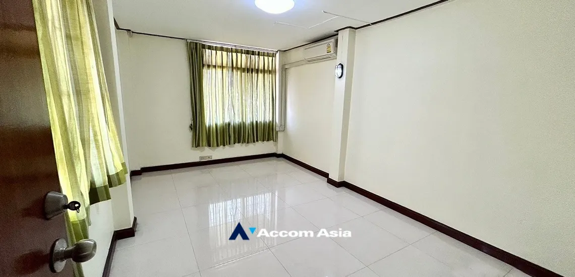 7  5 br Townhouse For Rent in Sukhumvit ,Bangkok BTS Ekkamai AA19964