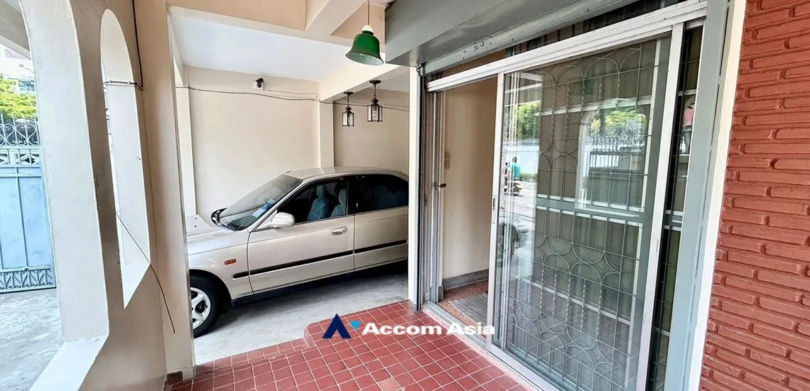  2  5 br Townhouse For Rent in Sukhumvit ,Bangkok BTS Ekkamai AA19964