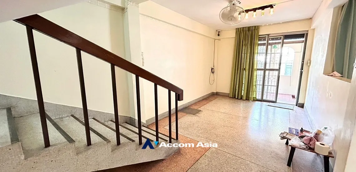  1  5 br Townhouse For Rent in Sukhumvit ,Bangkok BTS Ekkamai AA19964