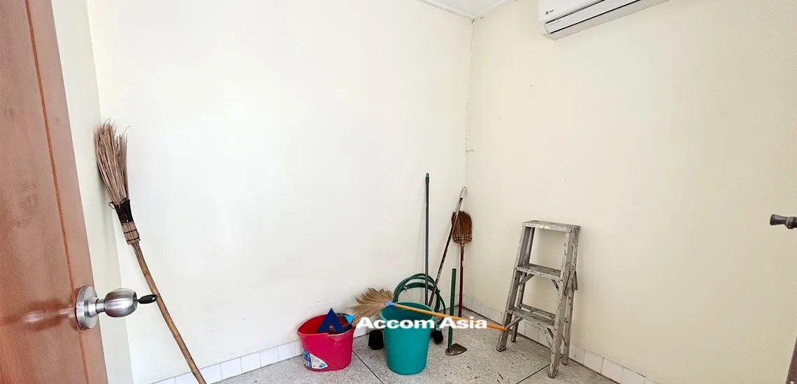 17  5 br Townhouse For Rent in Sukhumvit ,Bangkok BTS Ekkamai AA19964