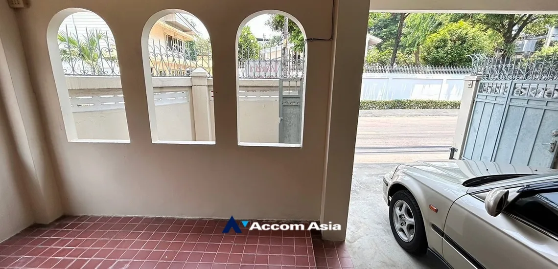 unitHome Office |  5 Bedrooms  Townhouse For Rent in Sukhumvit, Bangkok  near BTS Ekkamai (AA19964)