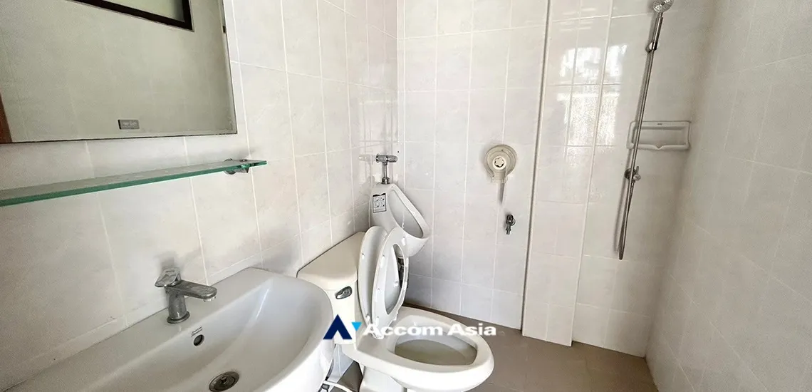 16  5 br Townhouse For Rent in Sukhumvit ,Bangkok BTS Ekkamai AA19964