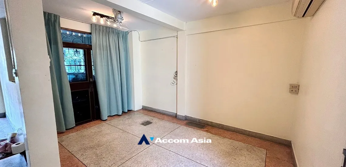 4  5 br Townhouse For Rent in Sukhumvit ,Bangkok BTS Ekkamai AA19964
