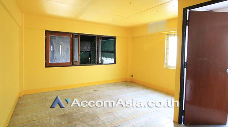  1  Shophouse For Rent in Sukhumvit ,Bangkok BTS Ekkamai AA19975