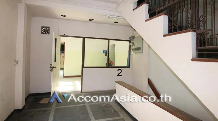 6  Shophouse For Rent in Sukhumvit ,Bangkok BTS Ekkamai AA19975