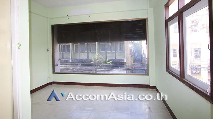 10  Shophouse For Rent in Sukhumvit ,Bangkok BTS Ekkamai AA19975