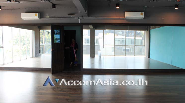  1  Retail / Showroom For Rent in Sukhumvit ,Bangkok BTS Thong Lo at Piman 49 AA20041