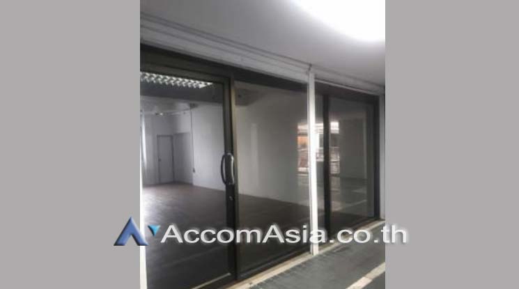  1  Office Space For Sale in Sukhumvit ,Bangkok BTS Ekkamai at Modern Town Building AA20100
