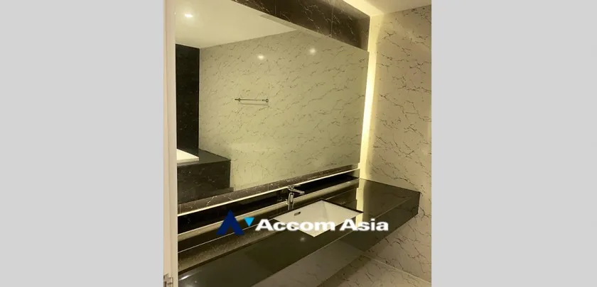 8  1 br Condominium for rent and sale in Silom ,Bangkok BTS Surasak at Nusa State Tower AA20137