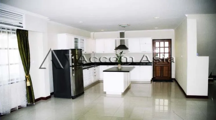 unit 3 Bedrooms  House For Rent in Pattanakarn, Bangkok  (50256)