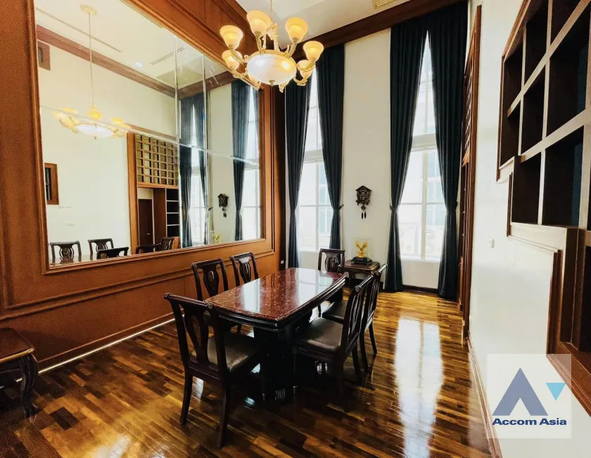 unitPet friendly |  4 Bedrooms  House For Rent in Sukhumvit, Bangkok  near BTS Thong Lo (AA20229)