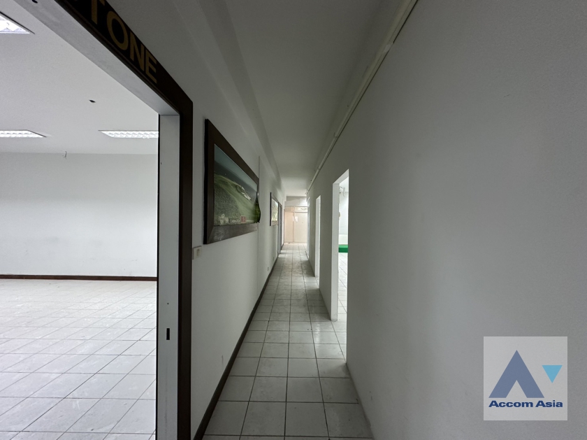 4  Office Space For Rent in Sukhumvit ,Bangkok BTS Nana at The Trendy Sukhumvit 13 AA20314
