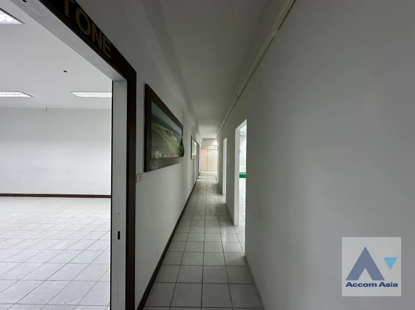 unit Office space For Rent in Sukhumvit, Bangkok  near BTS Nana (AA20314)