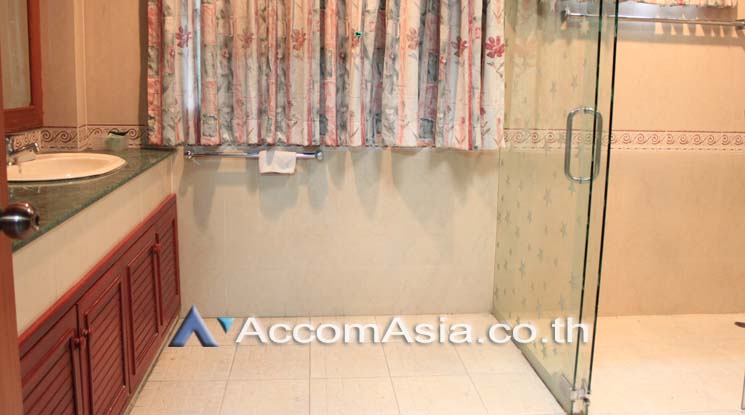 11  Shophouse for rent and sale in Sukhumvit ,Bangkok BTS Asok AA20328