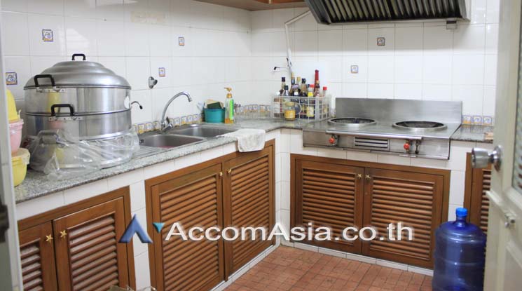 14  Shophouse for rent and sale in Sukhumvit ,Bangkok BTS Asok AA20328