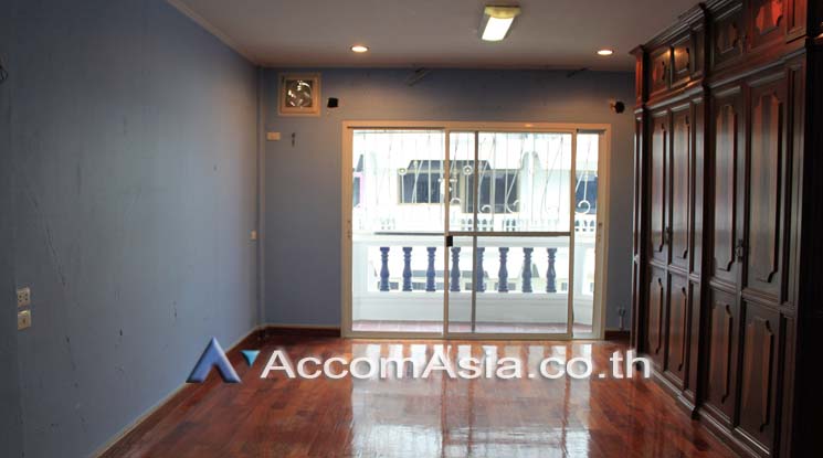 6  Shophouse for rent and sale in Sukhumvit ,Bangkok BTS Asok AA20328