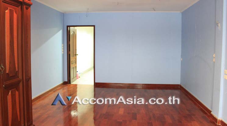 8  Shophouse for rent and sale in Sukhumvit ,Bangkok BTS Asok AA20328