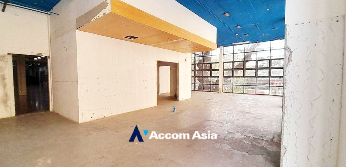 4  Retail / Showroom For Rent in Sukhumvit ,Bangkok MRT Phetchaburi - BTS Asok at Community Mall for rent AA20366