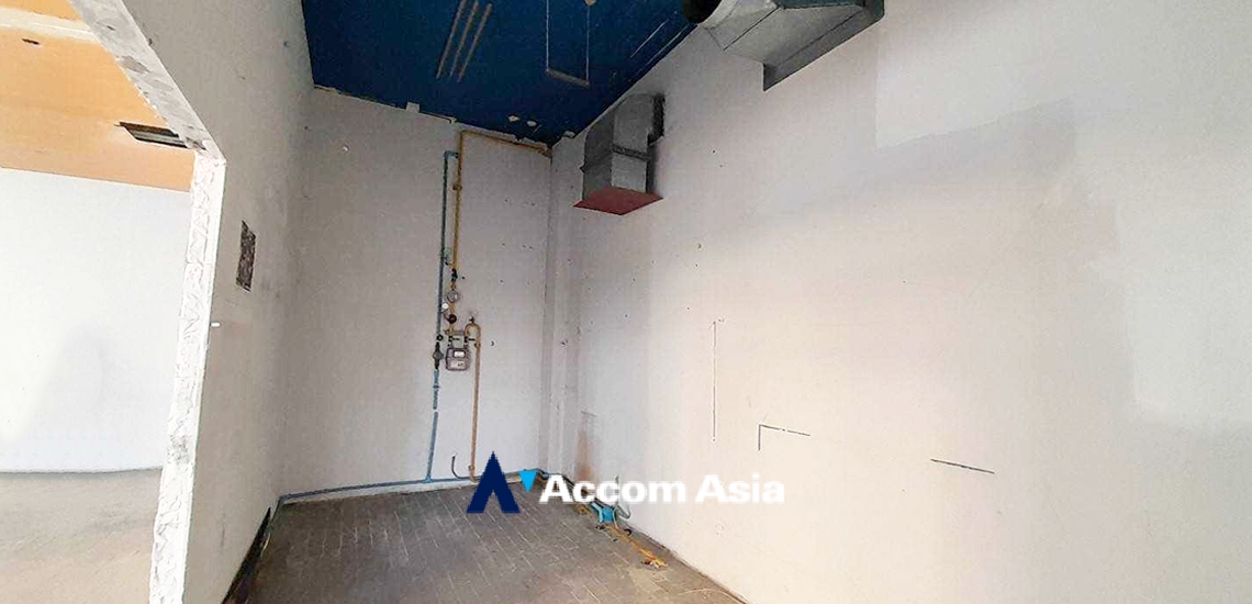 7  Retail / Showroom For Rent in Sukhumvit ,Bangkok MRT Phetchaburi - BTS Asok at Community Mall for rent AA20366