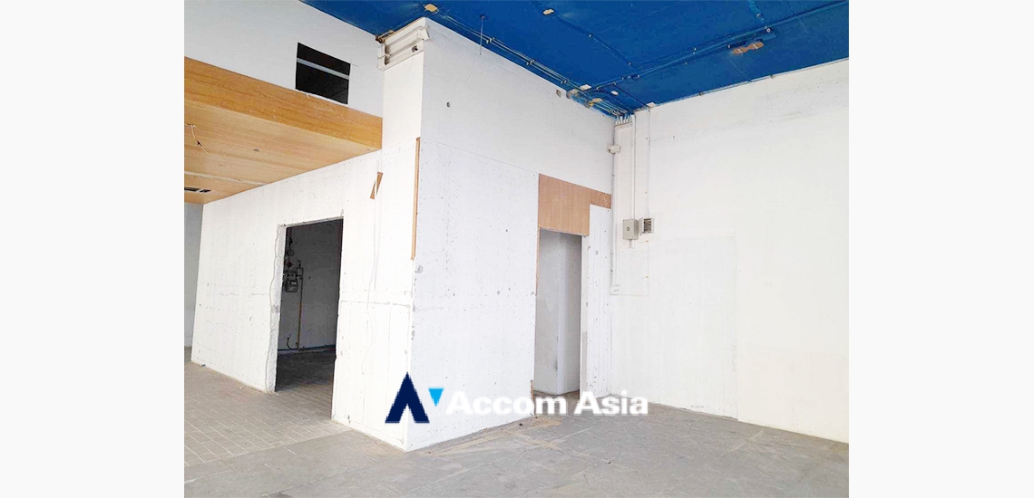 5  Retail / Showroom For Rent in Sukhumvit ,Bangkok MRT Phetchaburi - BTS Asok at Community Mall for rent AA20366