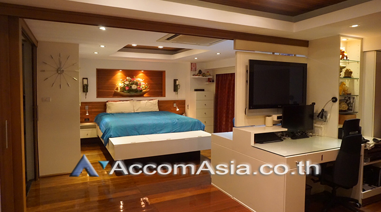  2  1 br Condominium For Sale in Silom ,Bangkok BTS Surasak at Nusa State Tower AA20462