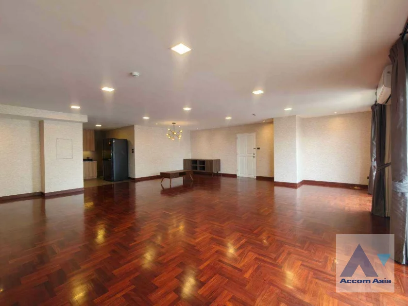 unitPet friendly |  3 Bedrooms  Condominium For Rent in Sukhumvit, Bangkok  near BTS Ekkamai (AA20476)