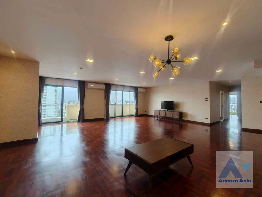 unitPet friendly |  3 Bedrooms  Condominium For Rent in Sukhumvit, Bangkok  near BTS Ekkamai (AA20476)