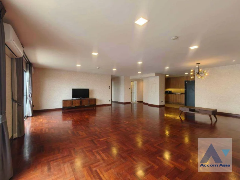 unitPet friendly |  3 Bedrooms  Condominium For Rent in Sukhumvit, Bangkok  near BTS Ekkamai (AA20476)