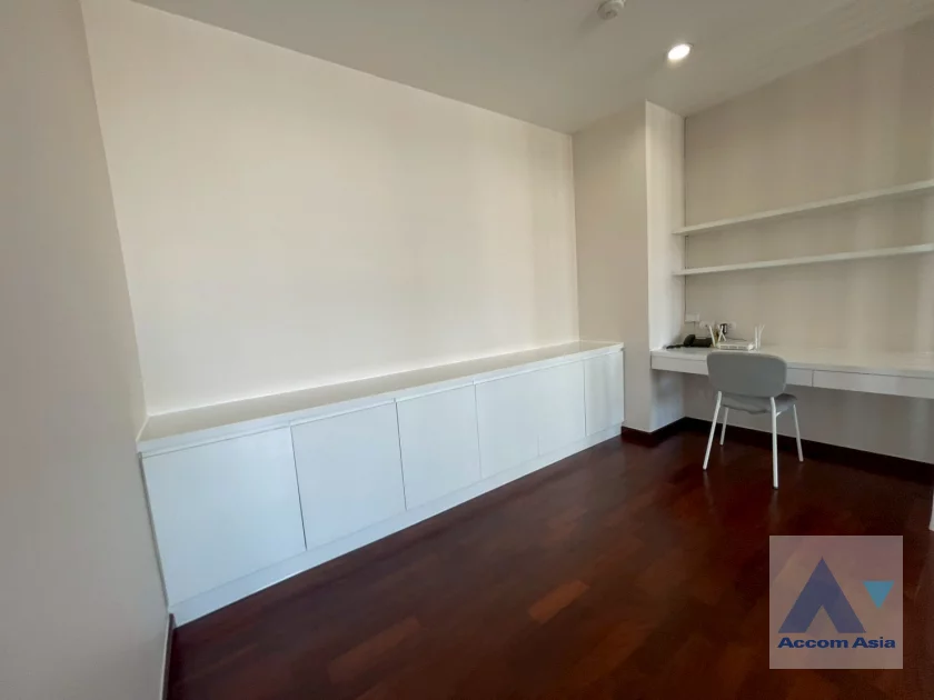 unit 2 Bedrooms  Apartment For Rent in Sukhumvit, Bangkok  near BTS Phrom Phong (AA20489)