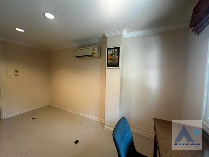 17  4 br Townhouse For Rent in Bang Na ,Bangkok BTS Bearing at Fantasia Villa 2 AA20518