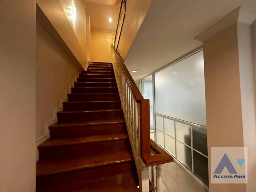 16  4 br Townhouse For Rent in Bang Na ,Bangkok BTS Bearing at Fantasia Villa 2 AA20518