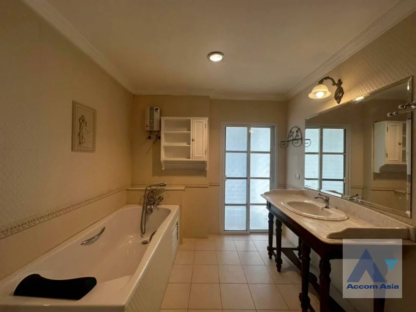 24  4 br Townhouse For Rent in Bang Na ,Bangkok BTS Bearing at Fantasia Villa 2 AA20518