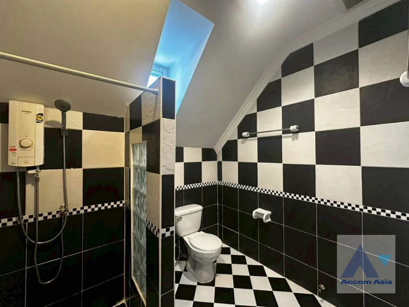 32  4 br Townhouse For Rent in Bang Na ,Bangkok BTS Bearing at Fantasia Villa 2 AA20518
