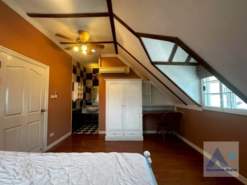 36  4 br Townhouse For Rent in Bang Na ,Bangkok BTS Bearing at Fantasia Villa 2 AA20518