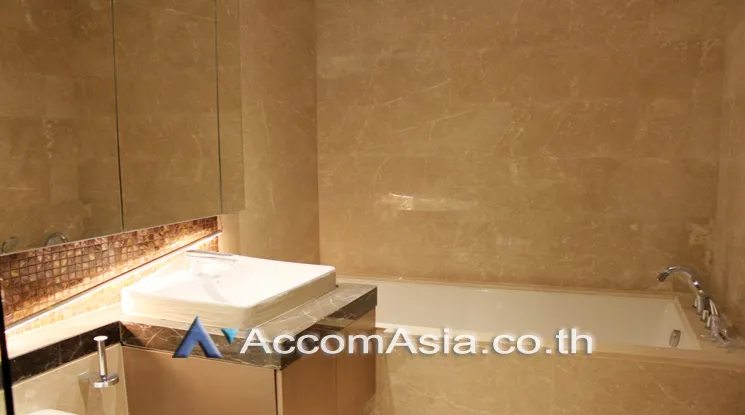 8  2 br Condominium For Sale in Ploenchit ,Bangkok BTS Ratchadamri at Magnolias Ratchadamri Boulevard AA20696