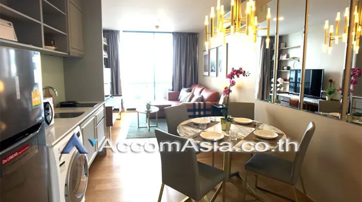 unit 2 Bedrooms  Condominium For Rent in Silom, Bangkok  near BTS Surasak (AA20796)