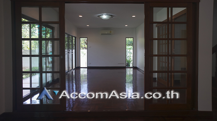 10  5 br House For Rent in Pattanakarn ,Bangkok BTS On Nut at Panya Pattanakarn Village AA20906