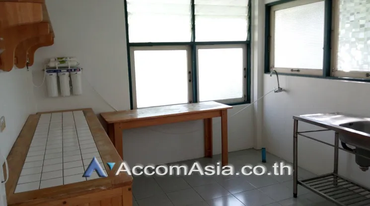 unitPet friendly |  2 Bedrooms  House For Rent in Phaholyothin, Bangkok  near BTS Ari (AA20919)