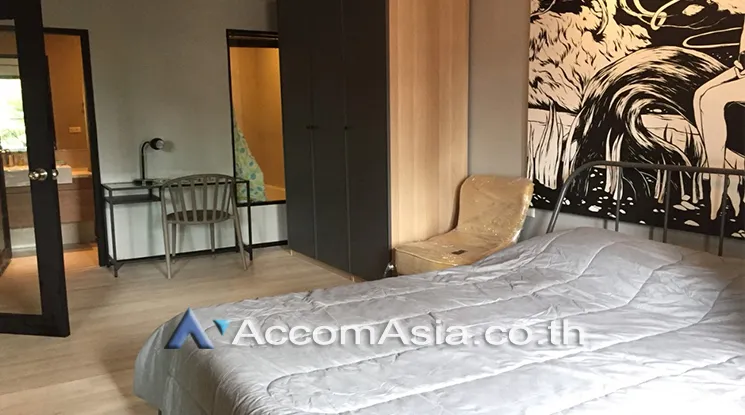 unit 1 Bedroom  Condominium For Rent & Sale in Sukhumvit, Bangkok  near BTS Ekkamai (AA20966)