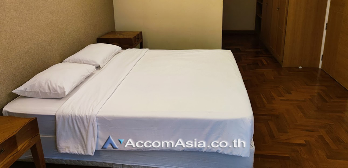 8  3 br Apartment For Rent in Sathorn ,Bangkok MRT Khlong Toei at Low rise Building AA21001