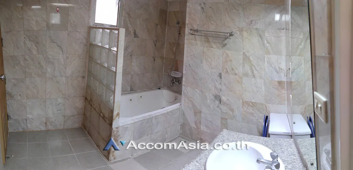 12  3 br Apartment For Rent in Sathorn ,Bangkok MRT Khlong Toei at Low rise Building AA21001