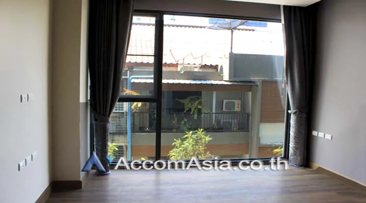 unitPet friendly |  3 Bedrooms  Apartment For Rent in Sukhumvit, Bangkok  near BTS Phrom Phong (AA21013)