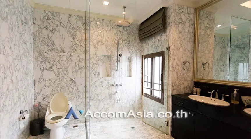 unit 4 Bedrooms  House For Rent & Sale in Sukhumvit, Bangkok  near BTS Phra khanong (AA21228)