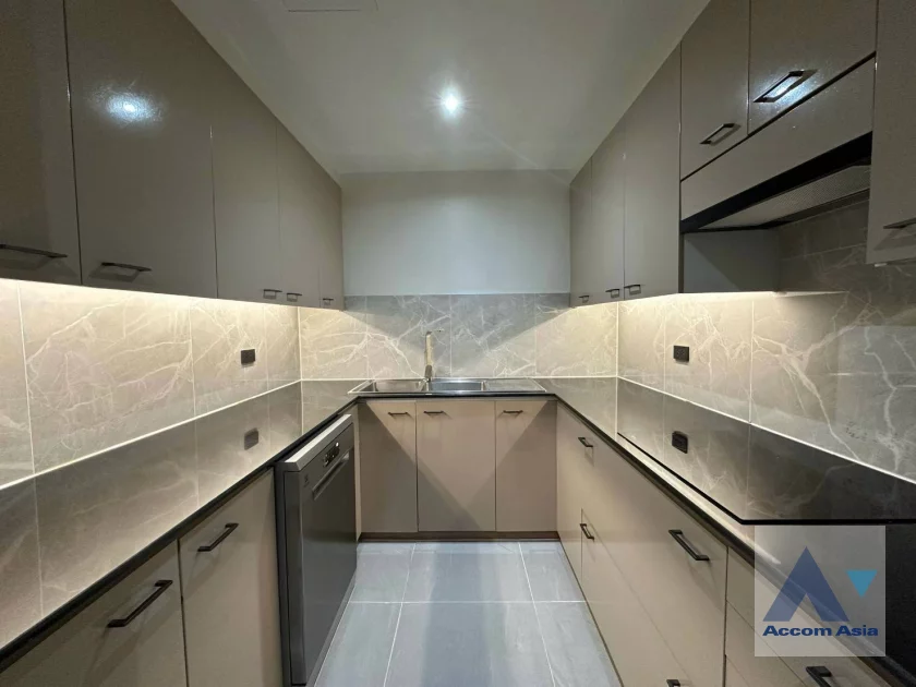 6  3 br Apartment For Rent in Sathorn ,Bangkok MRT Lumphini - BTS Sala Daeng at Children Dreaming Place - Garden AA21290