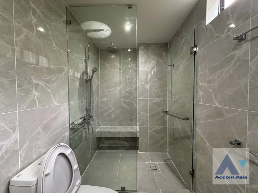 15  3 br Apartment For Rent in Sathorn ,Bangkok MRT Lumphini - BTS Sala Daeng at Children Dreaming Place - Garden AA21290