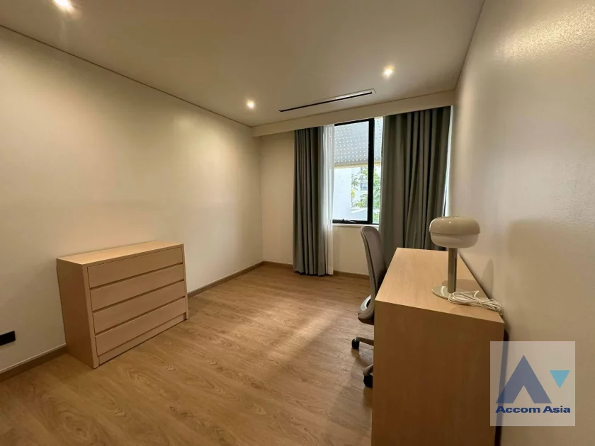 13  3 br Apartment For Rent in Sathorn ,Bangkok MRT Lumphini - BTS Sala Daeng at Children Dreaming Place - Garden AA21290