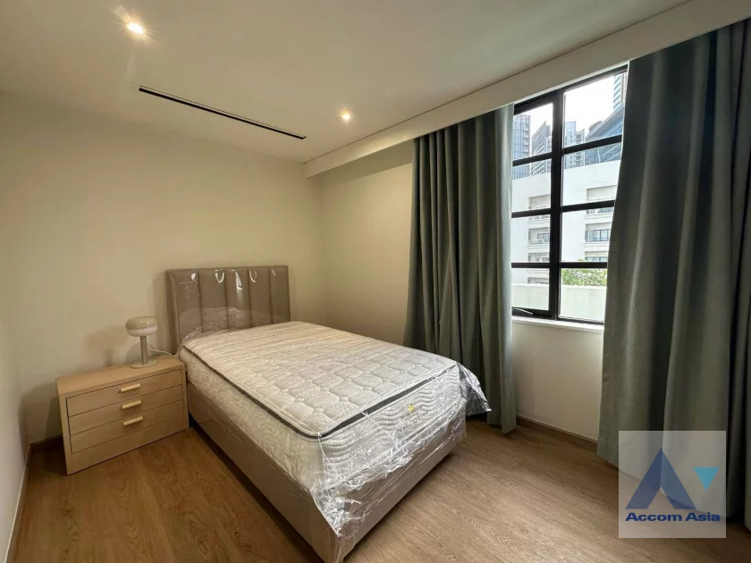 12  3 br Apartment For Rent in Sathorn ,Bangkok MRT Lumphini - BTS Sala Daeng at Children Dreaming Place - Garden AA21290