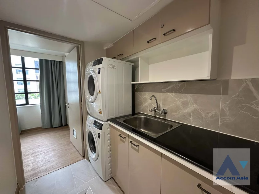 5  3 br Apartment For Rent in Sathorn ,Bangkok MRT Lumphini - BTS Sala Daeng at Children Dreaming Place - Garden AA21290
