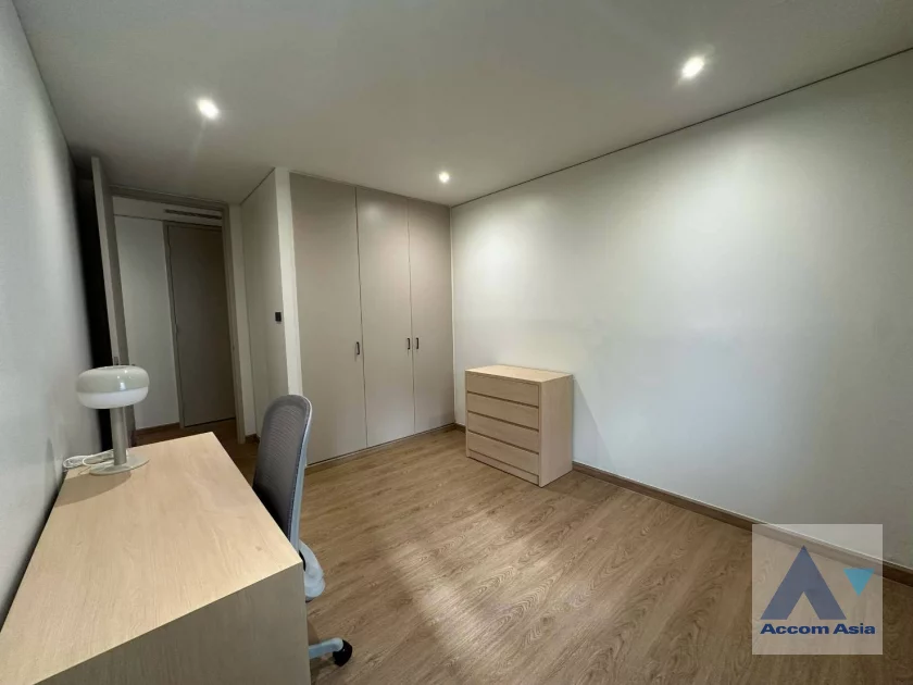 14  3 br Apartment For Rent in Sathorn ,Bangkok MRT Lumphini - BTS Sala Daeng at Children Dreaming Place - Garden AA21290