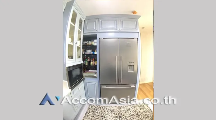 unit 2 Bedrooms  Condominium For Sale in Ploenchit, Bangkok  near BTS Ratchadamri (AA21333)